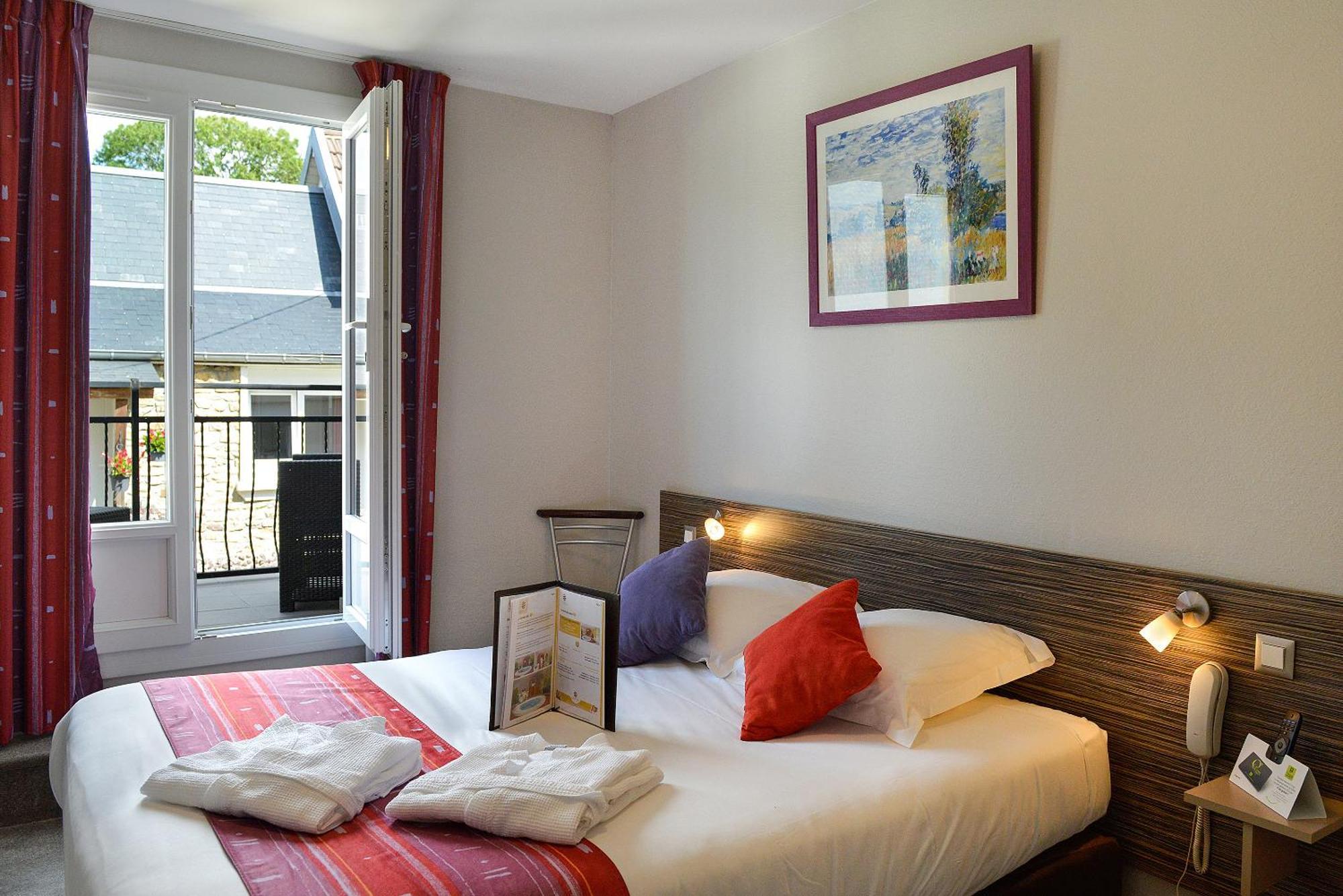 Logis Hotel Spa Restaurant Au Site Normand Clécy Eksteriør bilde